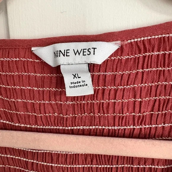 ⭐️$4 when bundled- Women's Salmon Smocked Puff Sleeve Top - Picture 3 of 4